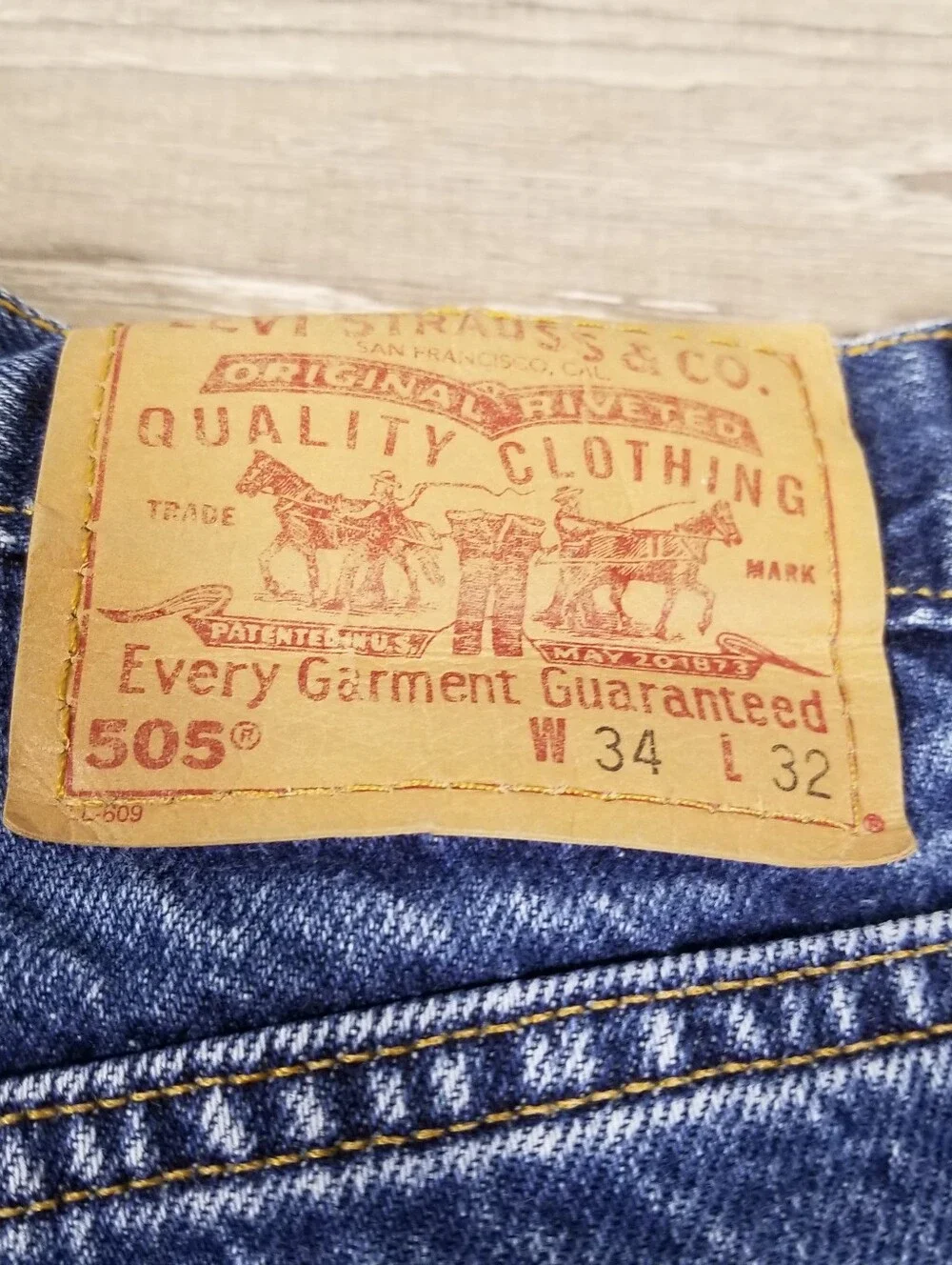 Vintage Y2K Levis 505 Jeans Mens 34x32 Blue Medium Wash Regular Fit Straight USA